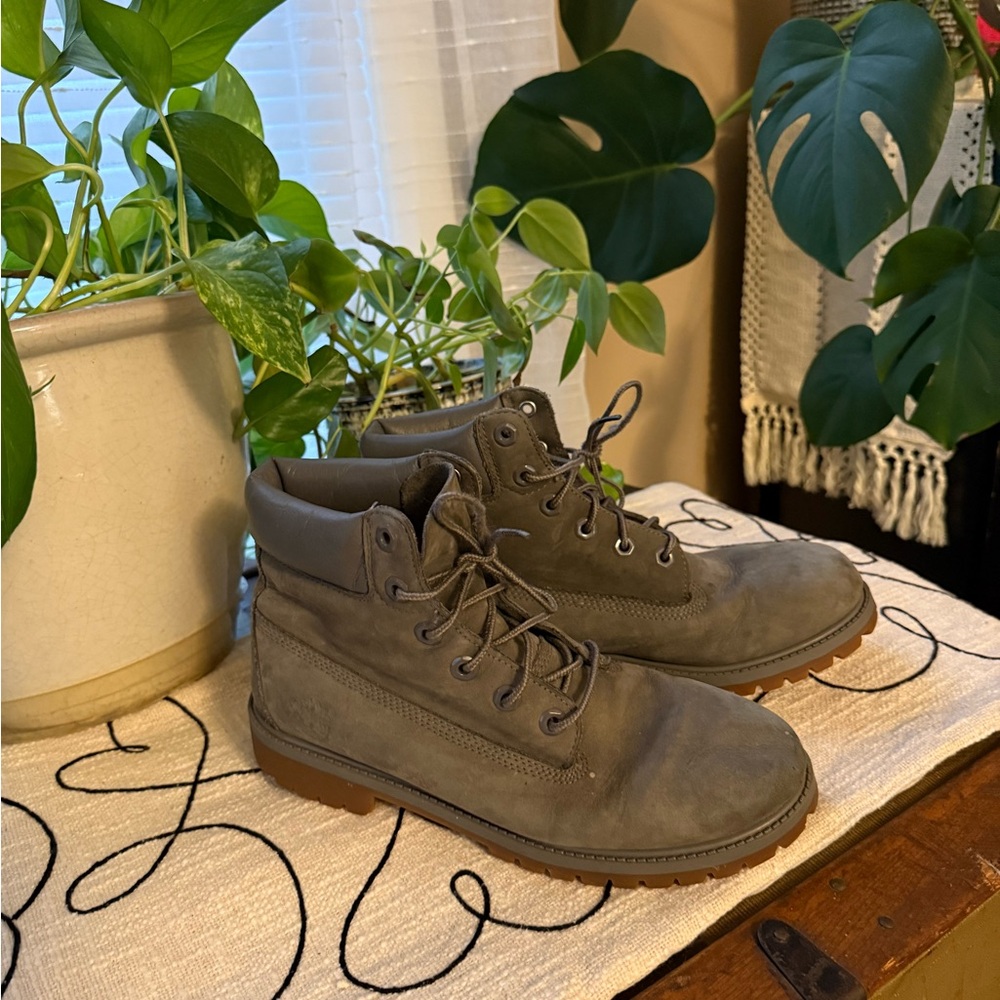 Woman’s Timberland Gray Leather Boots